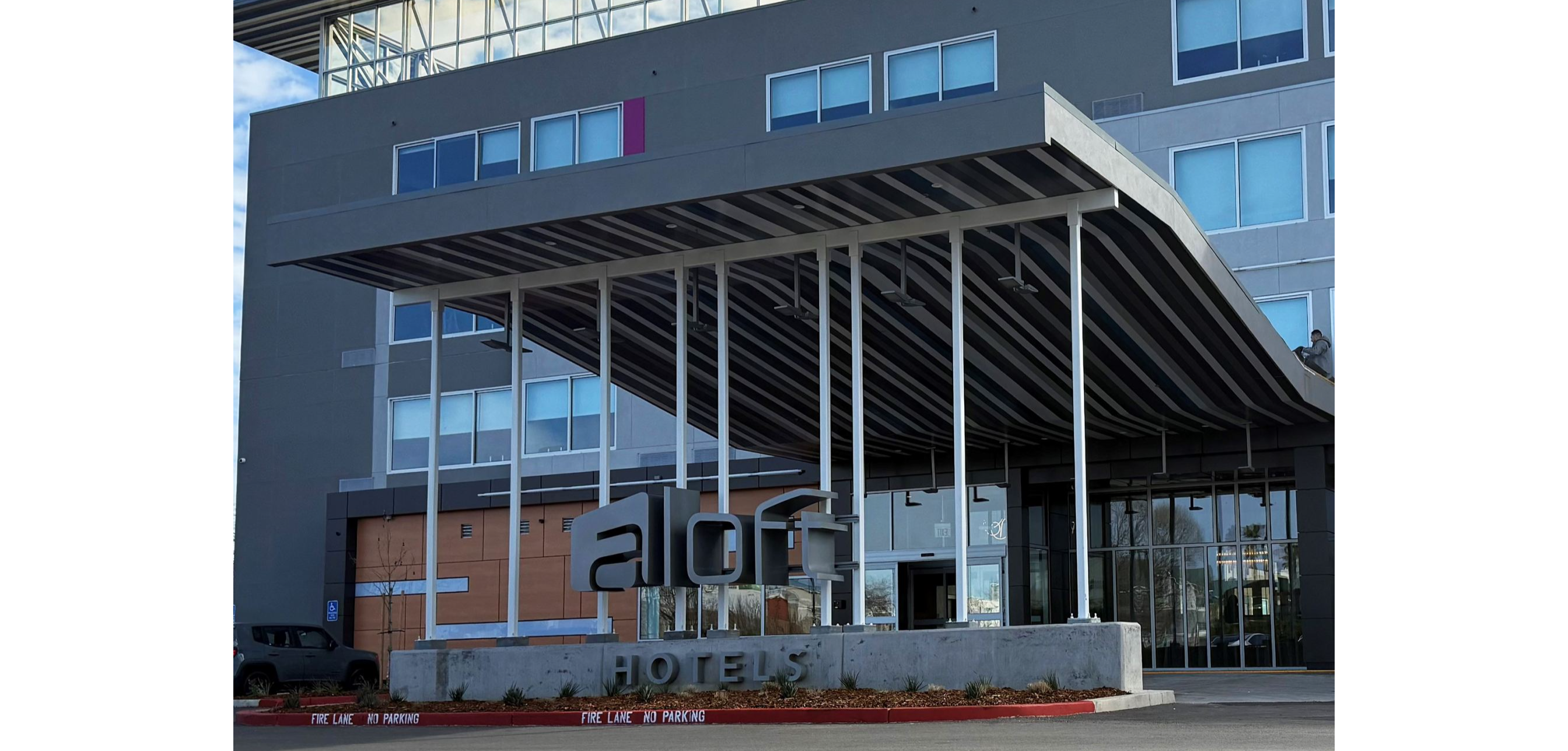 {"cropAspect":"16/9","width":2288,"height":1287}