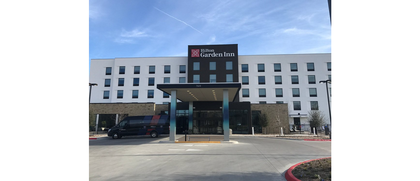 {"cropAspect":"16/9","width":1333,"height":750}