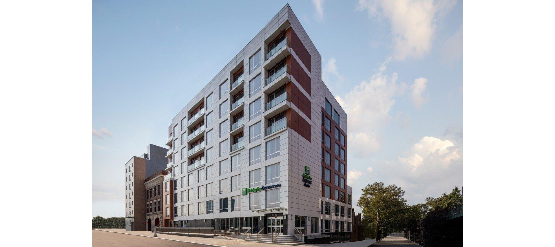 {"cropAspect":"16/9","width":1516,"height":853}